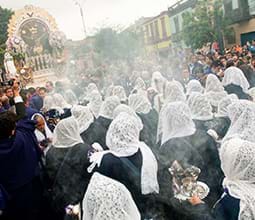 Procesión del Señor de Los Milagros en octubre